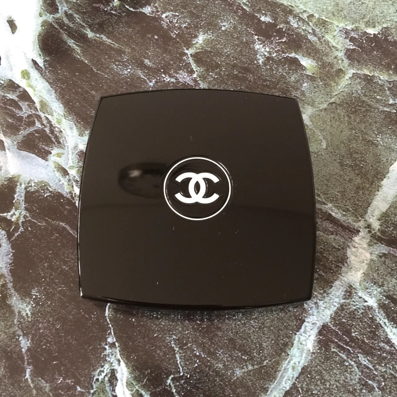 CHANEL レ キャトル オンブル 322 ブラーリーグレイ｜K子