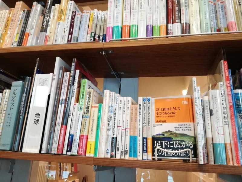 オシャレすぎる市営の本屋 八戸ブックセンター ライツ社