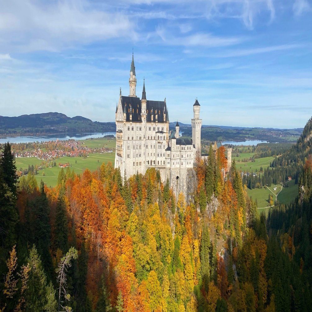 ドイツ周遊】秋めくアルプスの麓に佇む白鳥の孤城・ノイシュヴァン