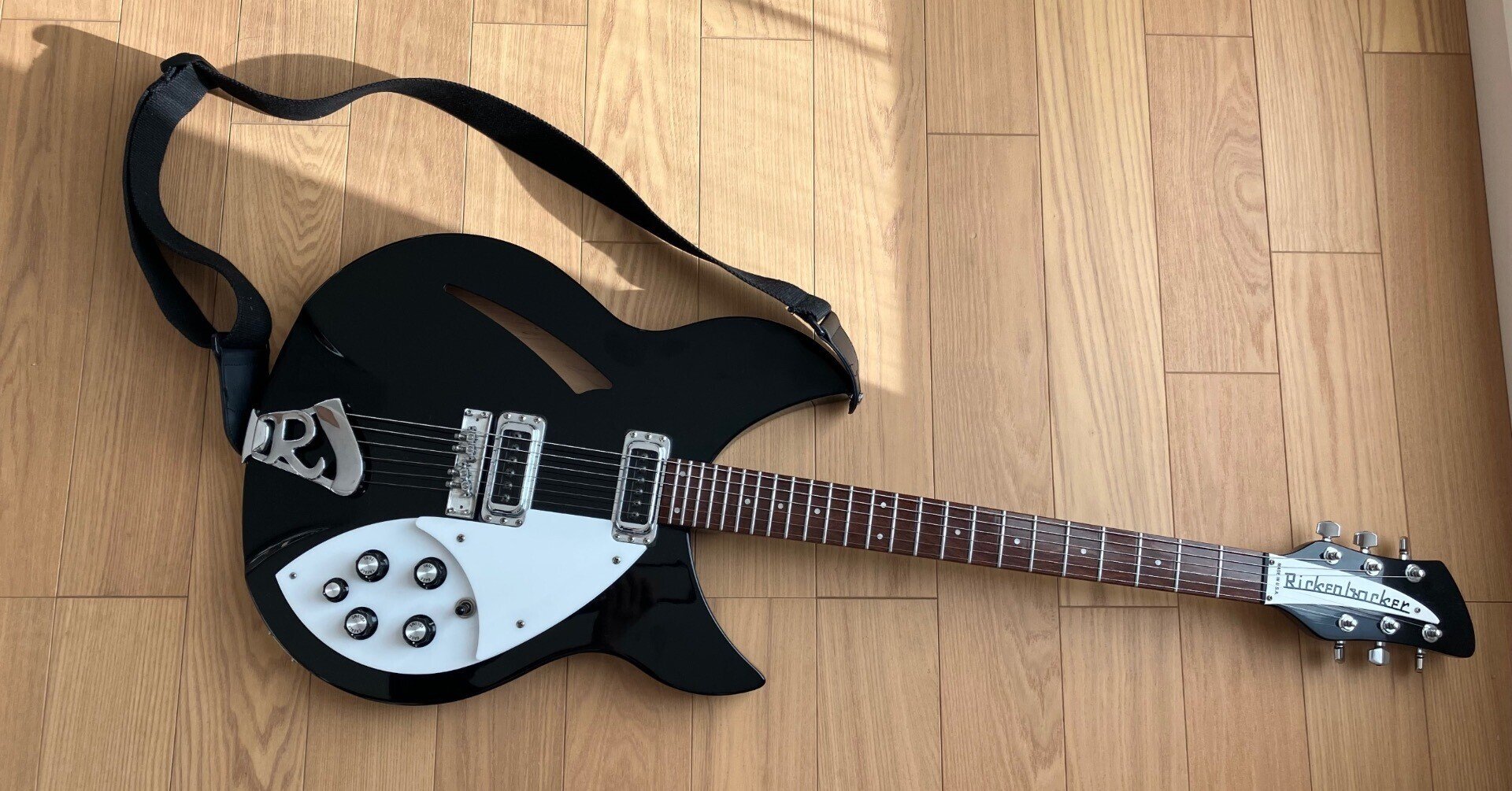カデンツァ リッケンバッカー タイプ エレキギター ブラック カッコ カデンツァ リッケンバッカー タイプ エレキギター ブラック カッコ