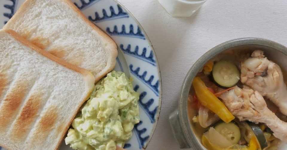 トーストとアボカドディップと鶏肉のラタトューユの朝ごはん レシピあり もじゃ 器好きな男子の日常 Note