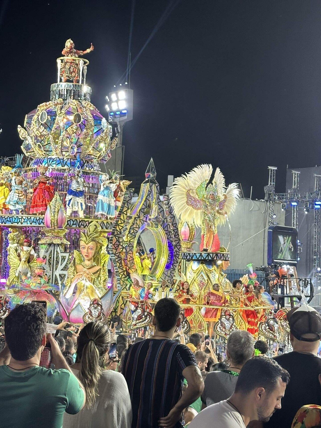 引き取り限定　キャラクター リオ•カーニバルの特大スタンド ブラジル：リオのカーニバル攻略法｜おくまる