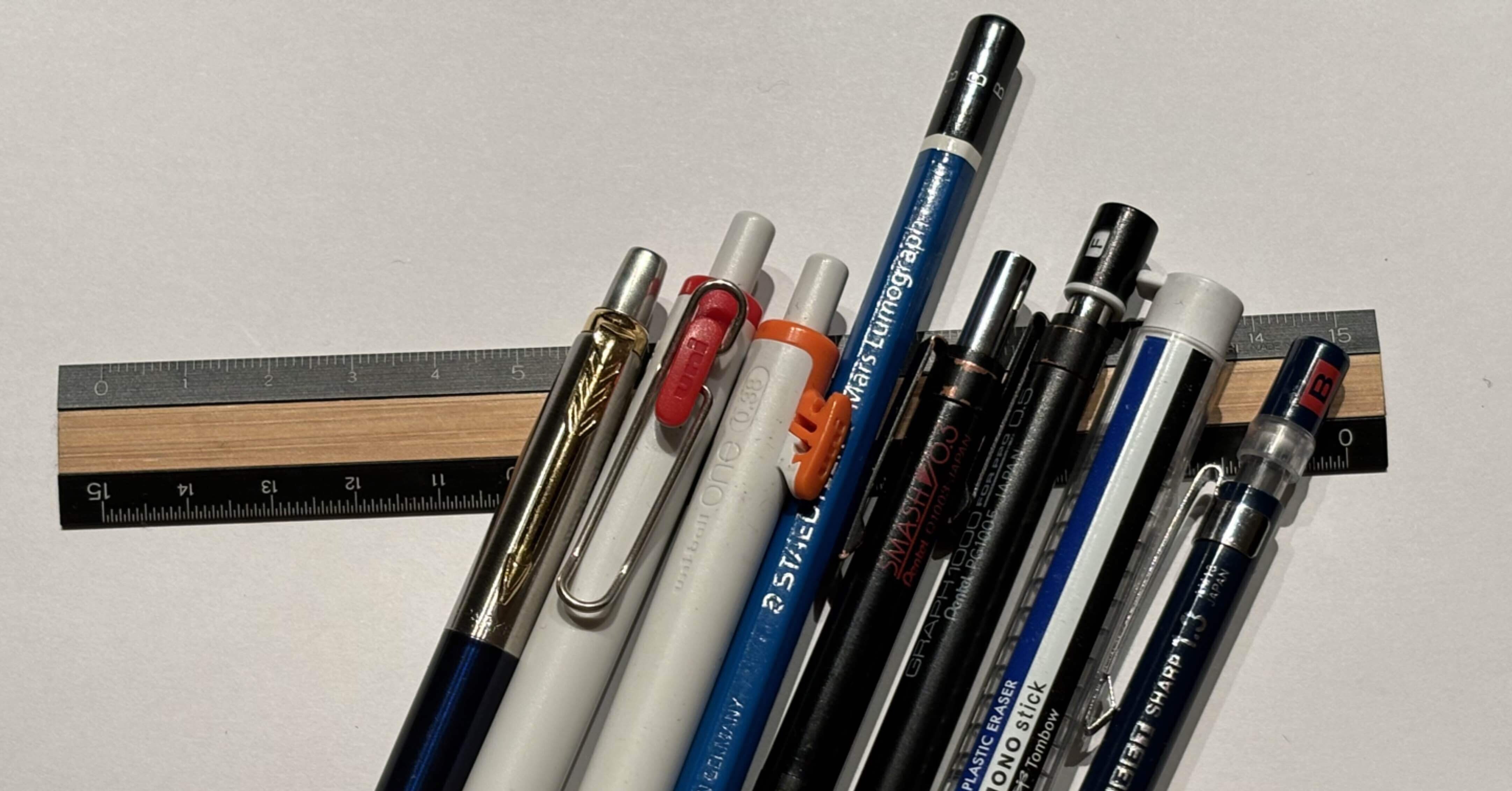 黒ずくめのヒトの筆箱の中身｜堕天使高校生あお