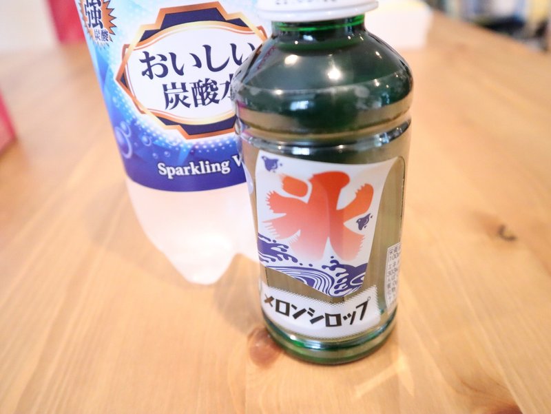 ダイソーのかき氷用シロップと炭酸水でメロンソーダを作ってみる ラフなひとこと 目黒にあるsesエンジニアの会社です Note ダイソーのかき氷用シロップと炭酸水でメロンソーダを作ってみる ラフなひとこと 目黒にあるsesエンジニアの会社です Note