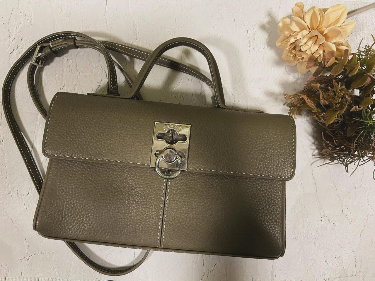 再出品カフネ バッグ美品 リサイクルショップで、前から欲しかった 