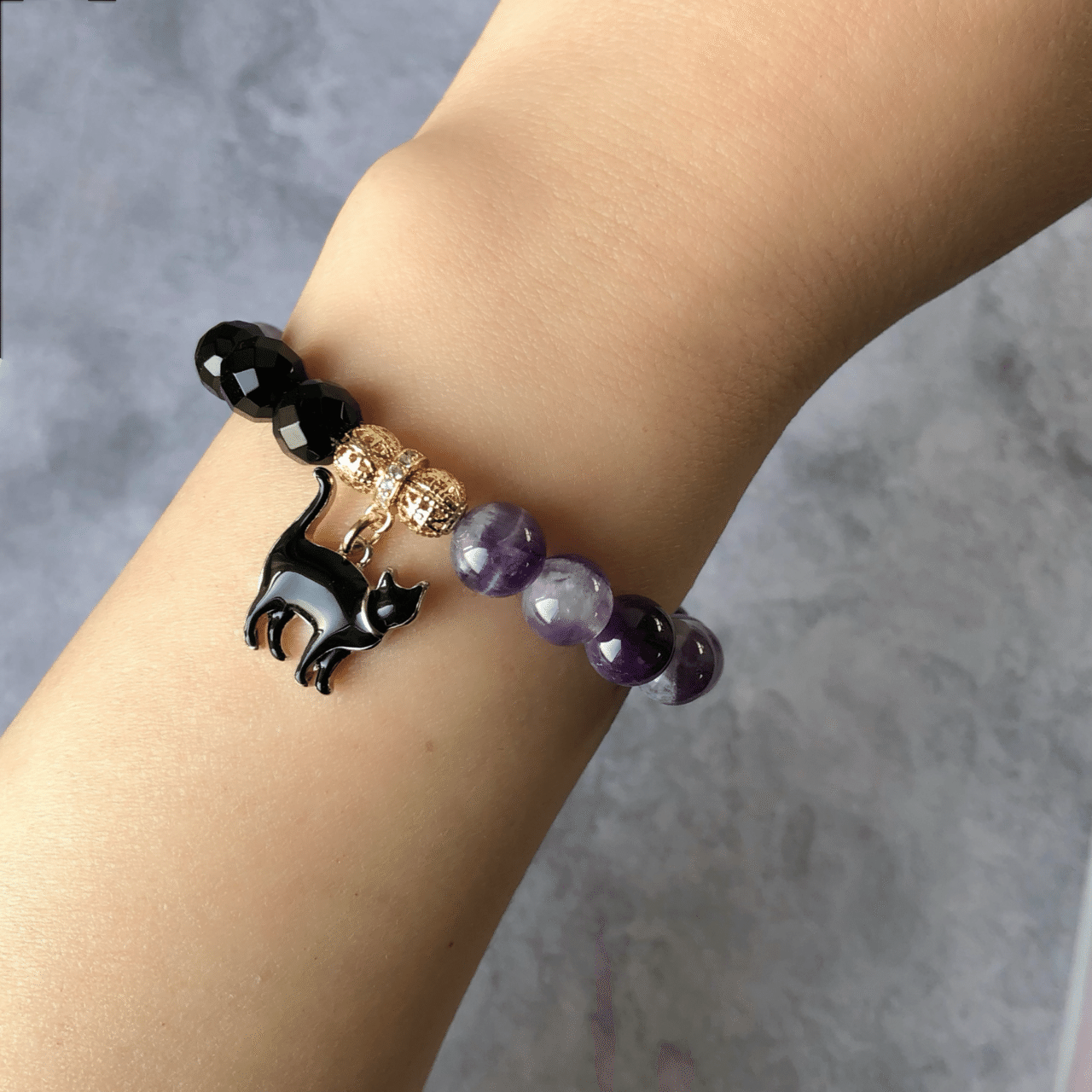 天然石☆黒猫チャーム付きお守りブレスレット（ケープアメジスト