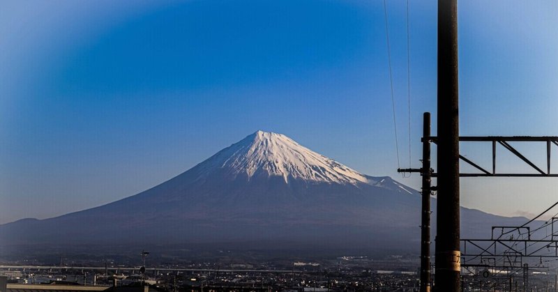｢ヤマノススメ｣の影響で富士山に登った大学生3人。0話