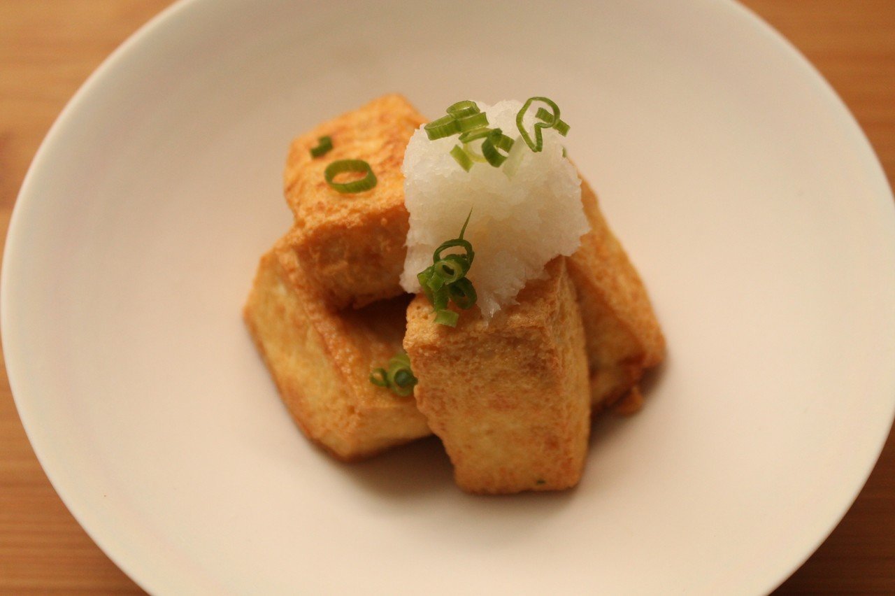 揚げ出し豆腐定食　Maison Margiela カットソー アルティメット揚げ出し豆腐の作り方｜樋口直哉(TravelingFoodLab.)