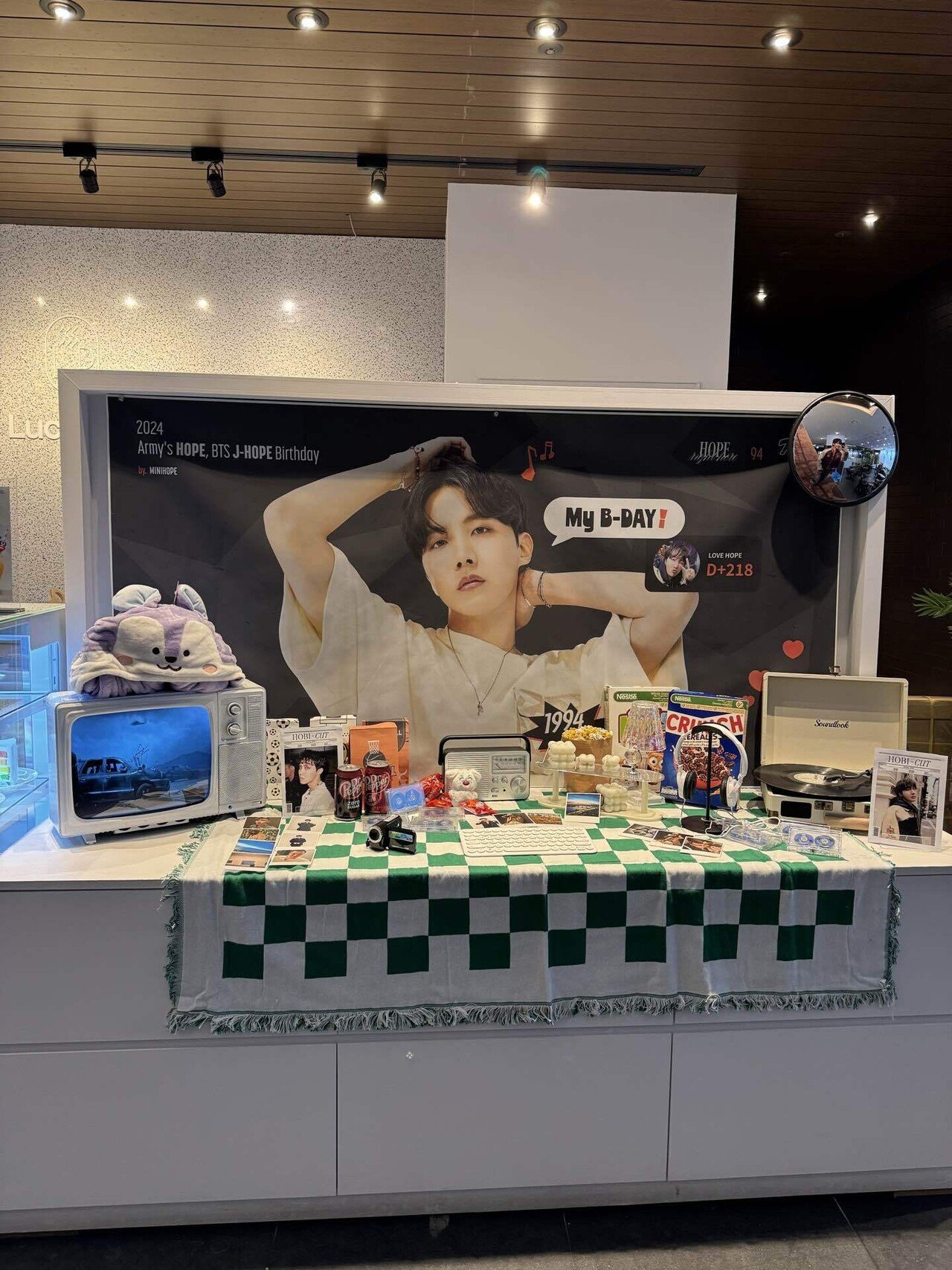 swgさま　ON、コーヒーホビ swgさま ON、コーヒーホビ 정호석 ; J-hope BTS 🐿️ | DAY+319 ♥️💞 #