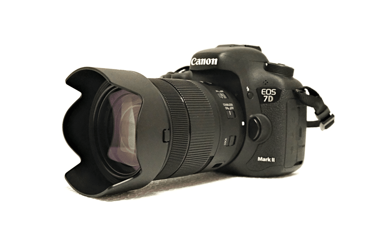キヤノン初のナノUSM搭載レンズ、EF-S18-135mmも生産終了|会場 キヤノン初のナノUSM搭載レンズ、EF-S18-135mmも生産終了|会場