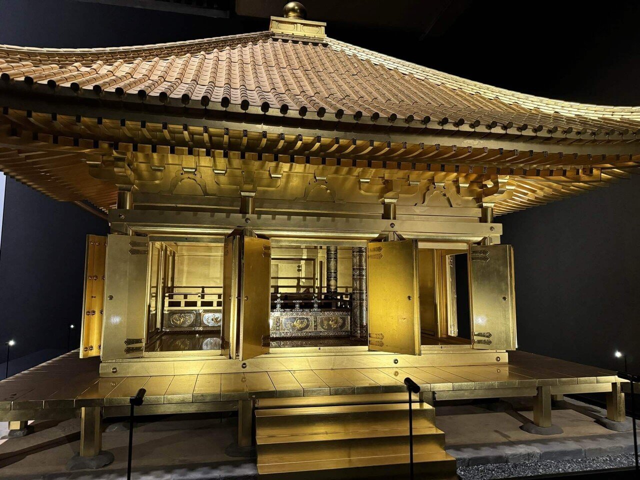 アートめぐり 建立900年 特別展 中尊寺金色堂｜もさ