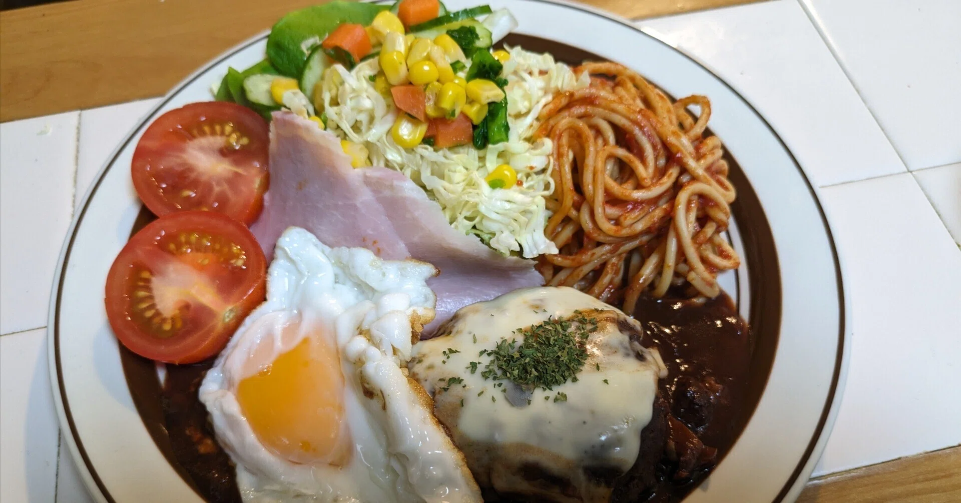 第4のお皿でハンバーグセット｜tokeiya