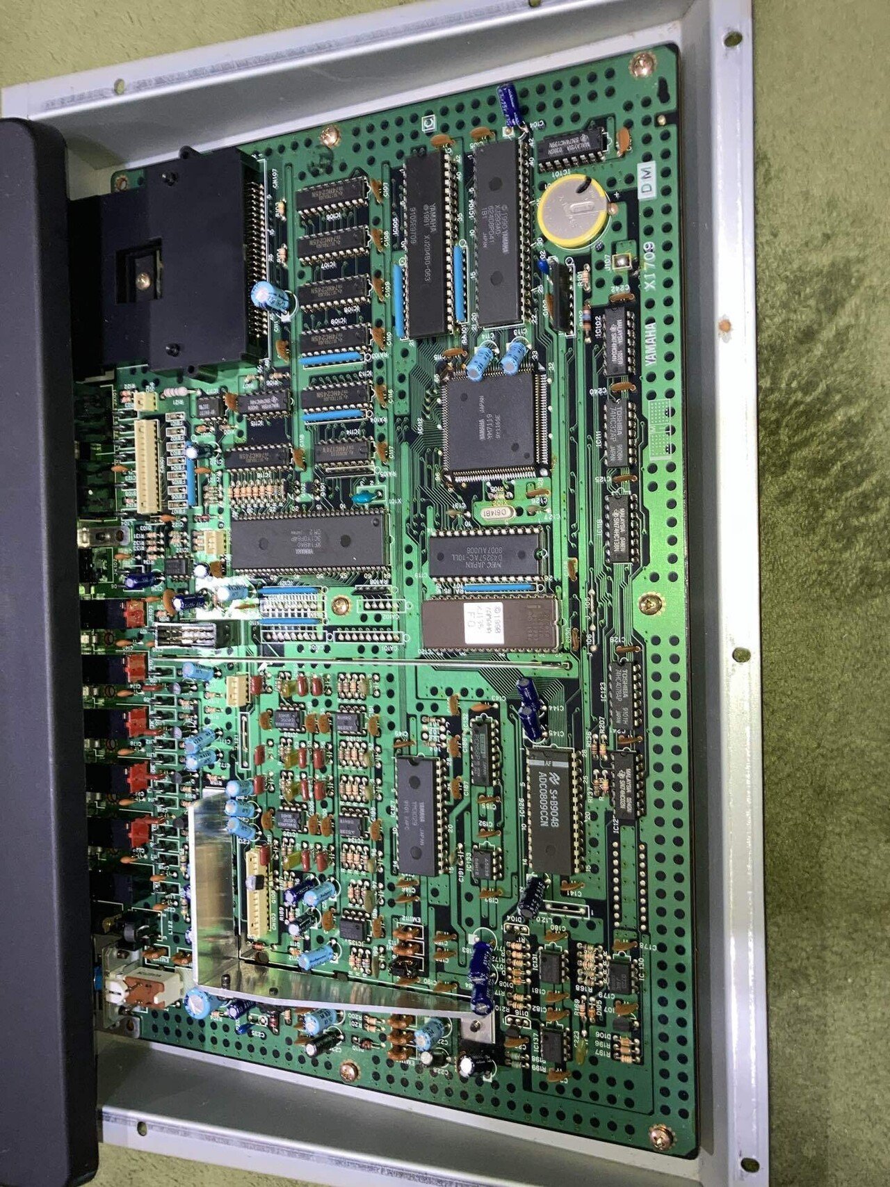 YAMAHAの90年代リズムマシンRY30のバックアップバッテリー交換
