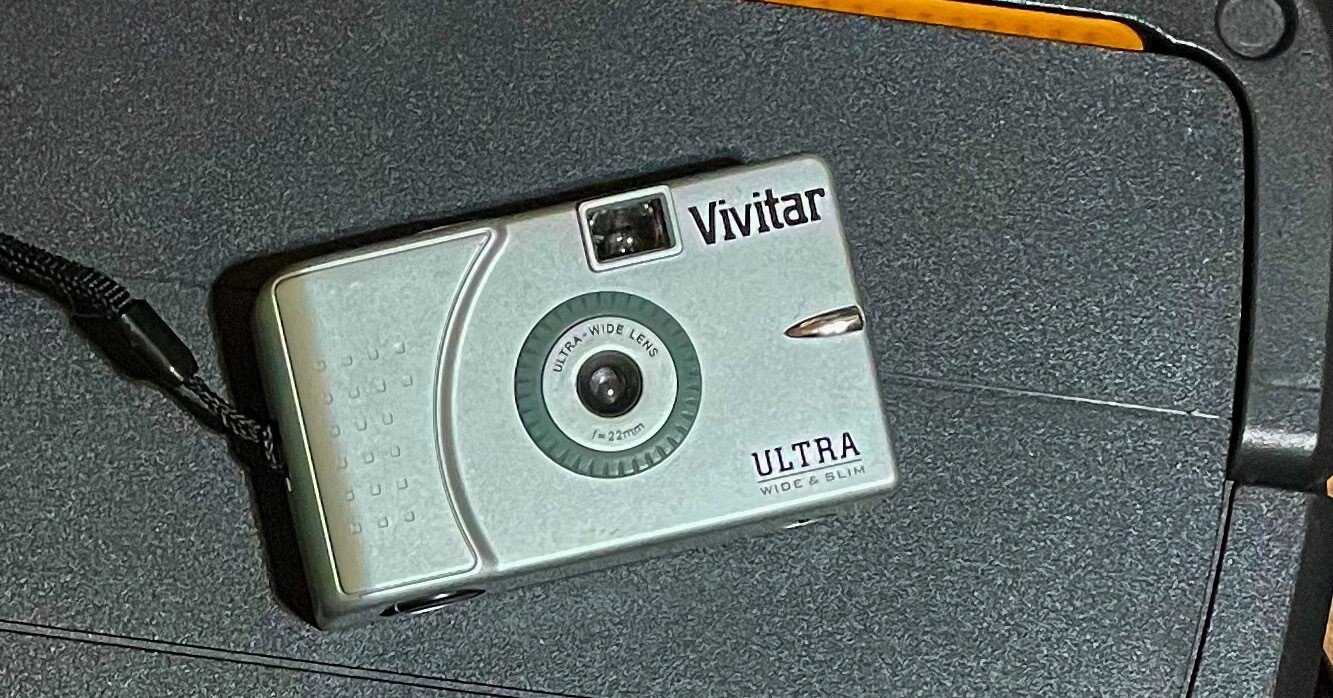超小型スリムな広角フィルムカメラVivitarと海辺を走る｜Sampo（山帆）