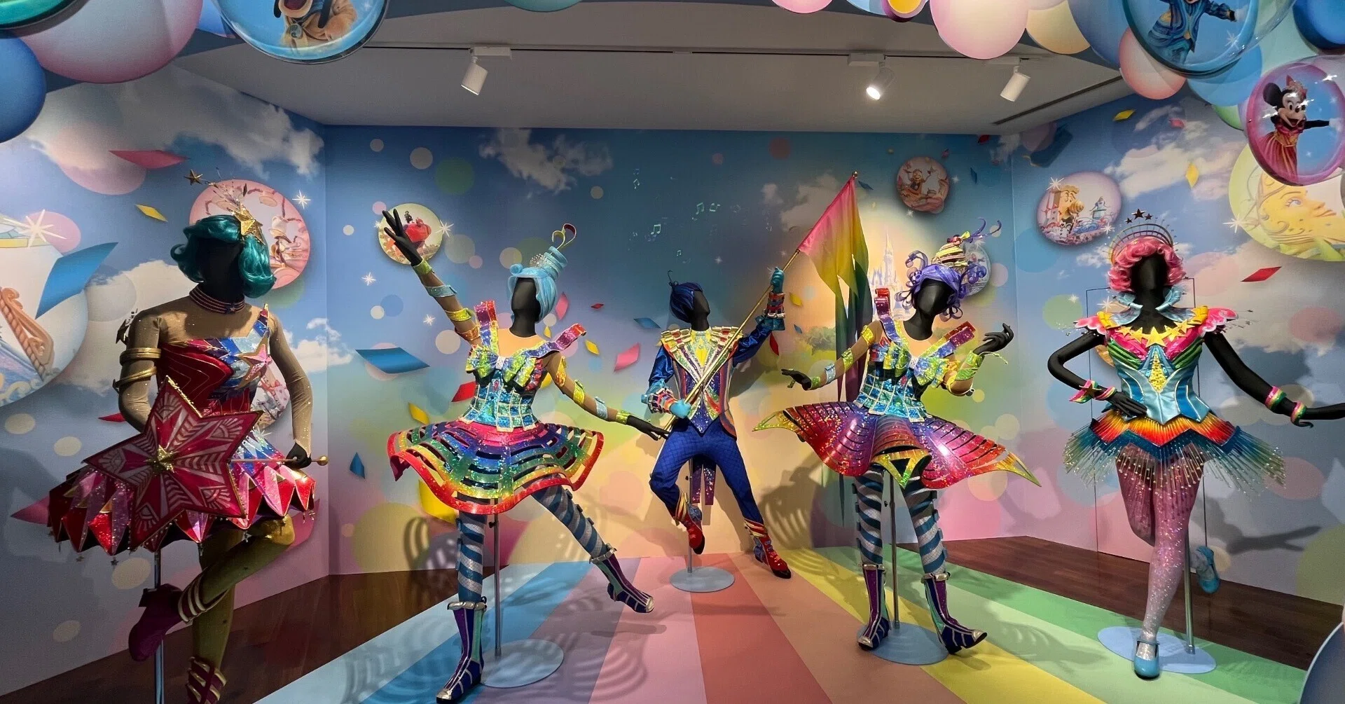 東京ディズニーリゾート® アンコール!ザ・モーメンツ展」と振り返る 東京ディズニーリゾート® アンコール!ザ・モーメンツ展」と振り返る