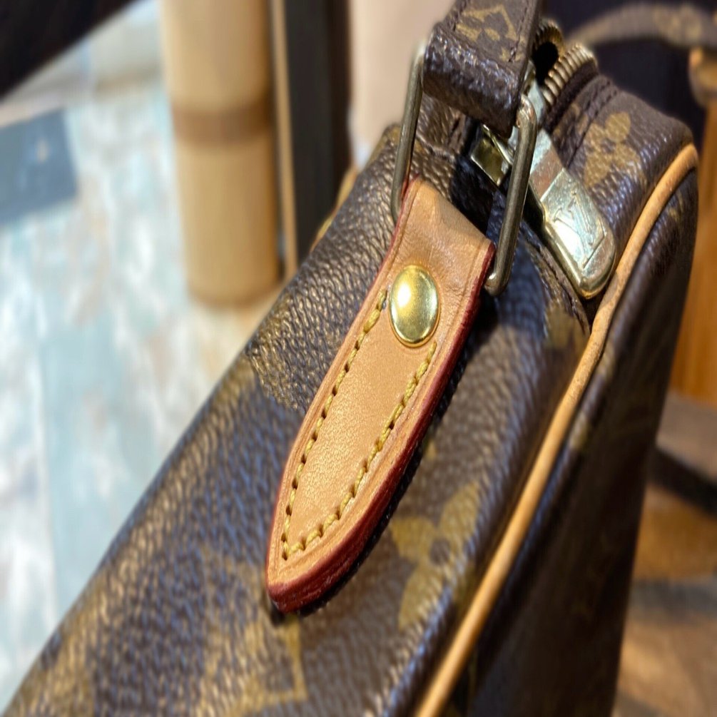 ショルダーバッグストラップ根付交換】Louis Vuitton(ルイヴィトン