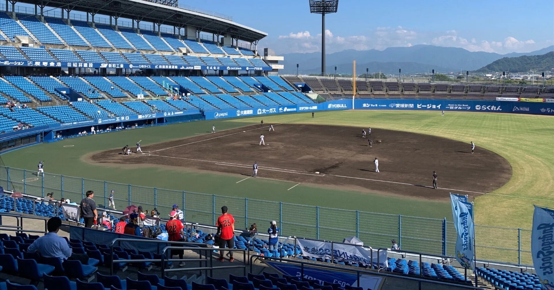 坊っちゃん スタジアム 松山 中央 公園 野球 場