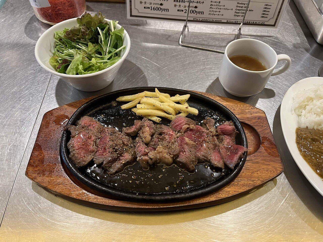 袋町の肉バルEGの鉄板ステーキランチとカレーライス｜桔梗の花🇯🇵 도라지🇰🇷