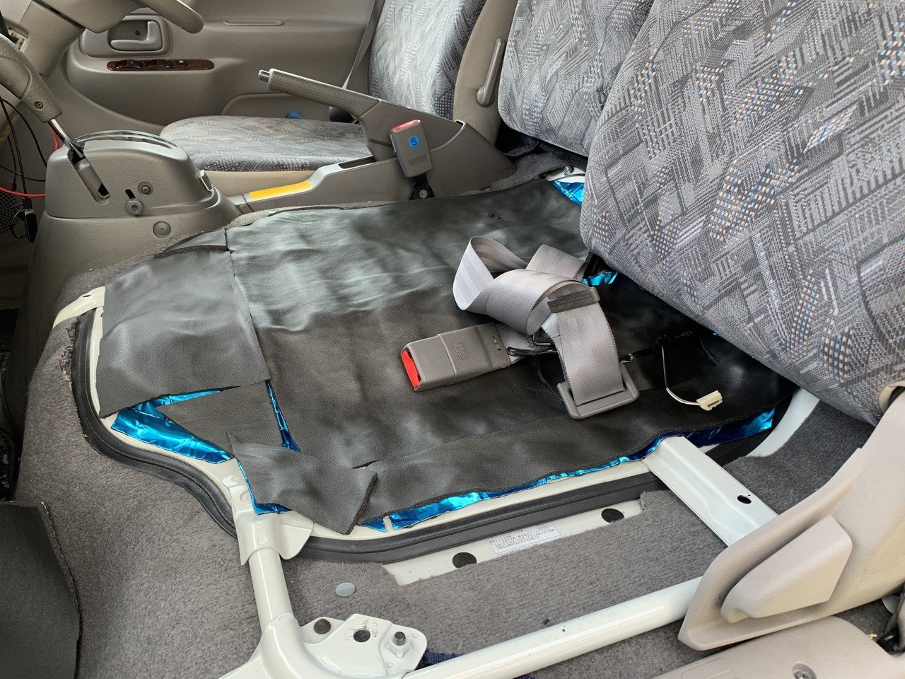 キャンピングカー 車内がウルサイのでデッドニングです 沖田純之介 サウンドデザイナー Note キャンピングカー 車内がウルサイのでデッドニングです 沖田純之介 サウンドデザイナー Note