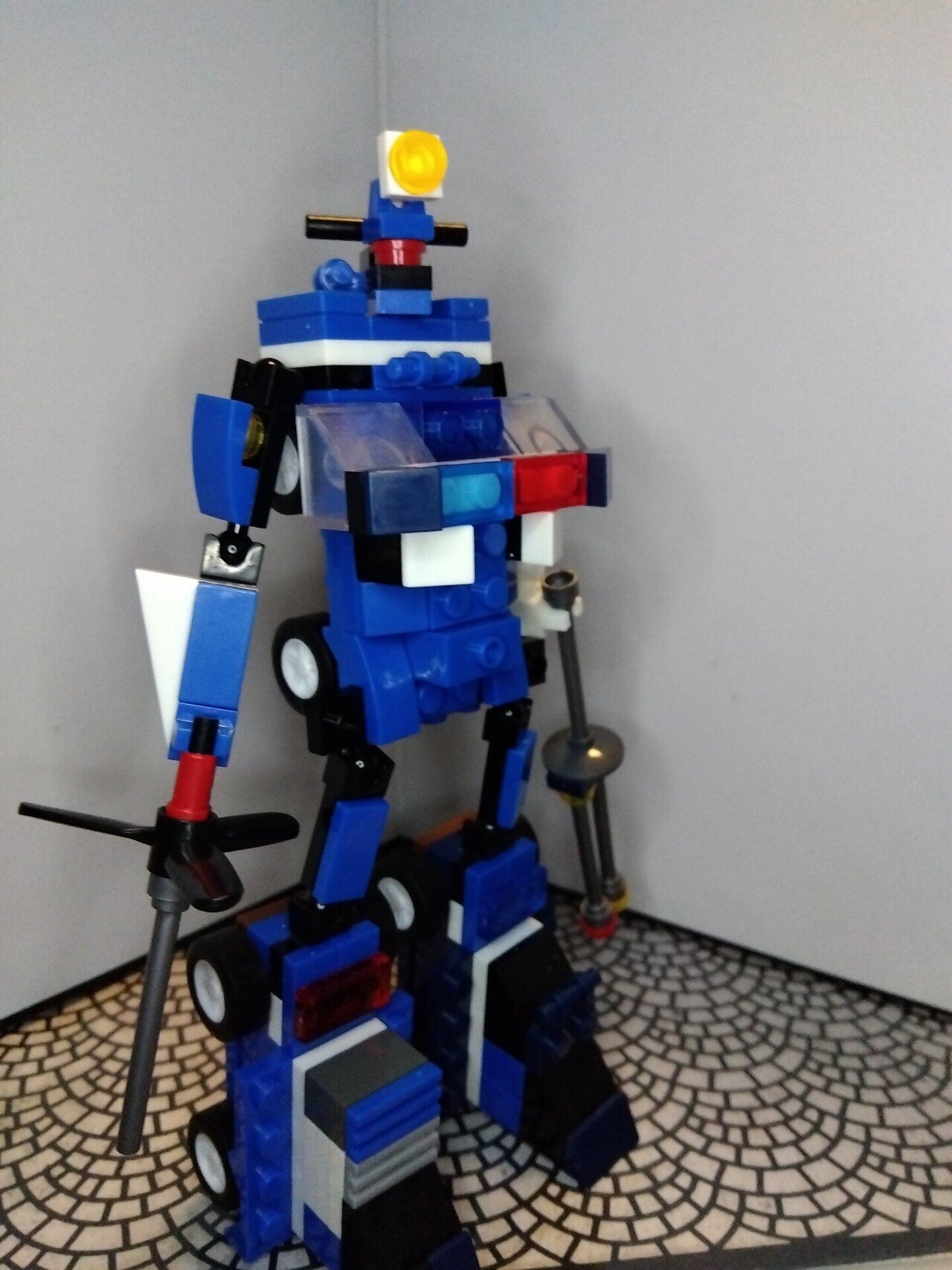 ダイソーの組立キット警察シリーズBのロボットつくりました ダイソーの組立キット警察シリーズBのロボットつくりました
