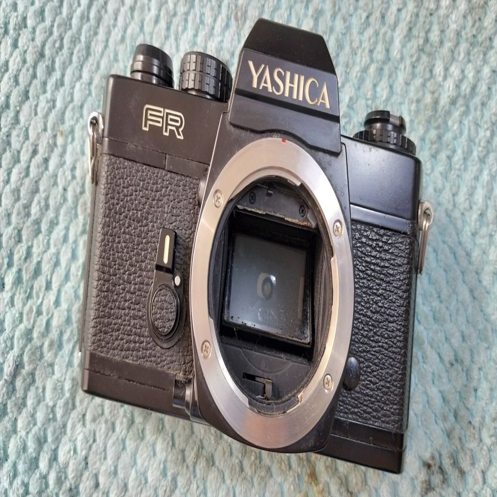 YASHICA FRの分解｜フィルムカメラ修理のアクアカメラ