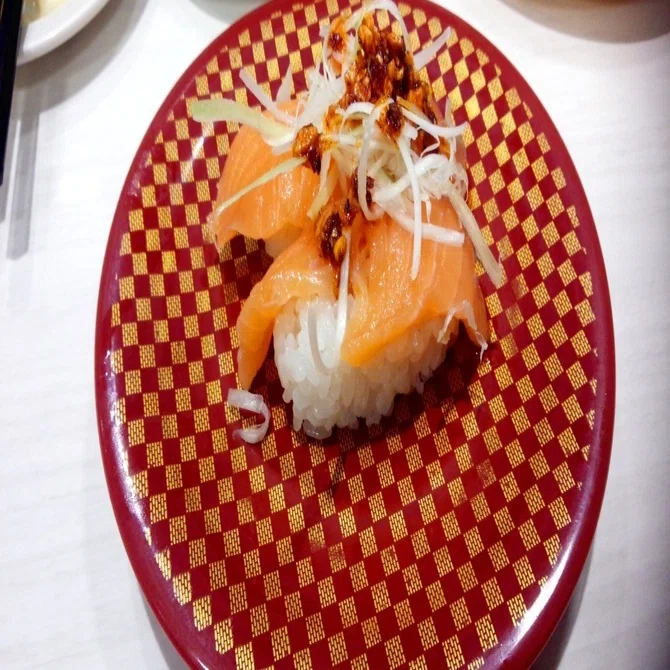 100円寿司】「サーモンねぎラー油」～魚べい～｜Yamato