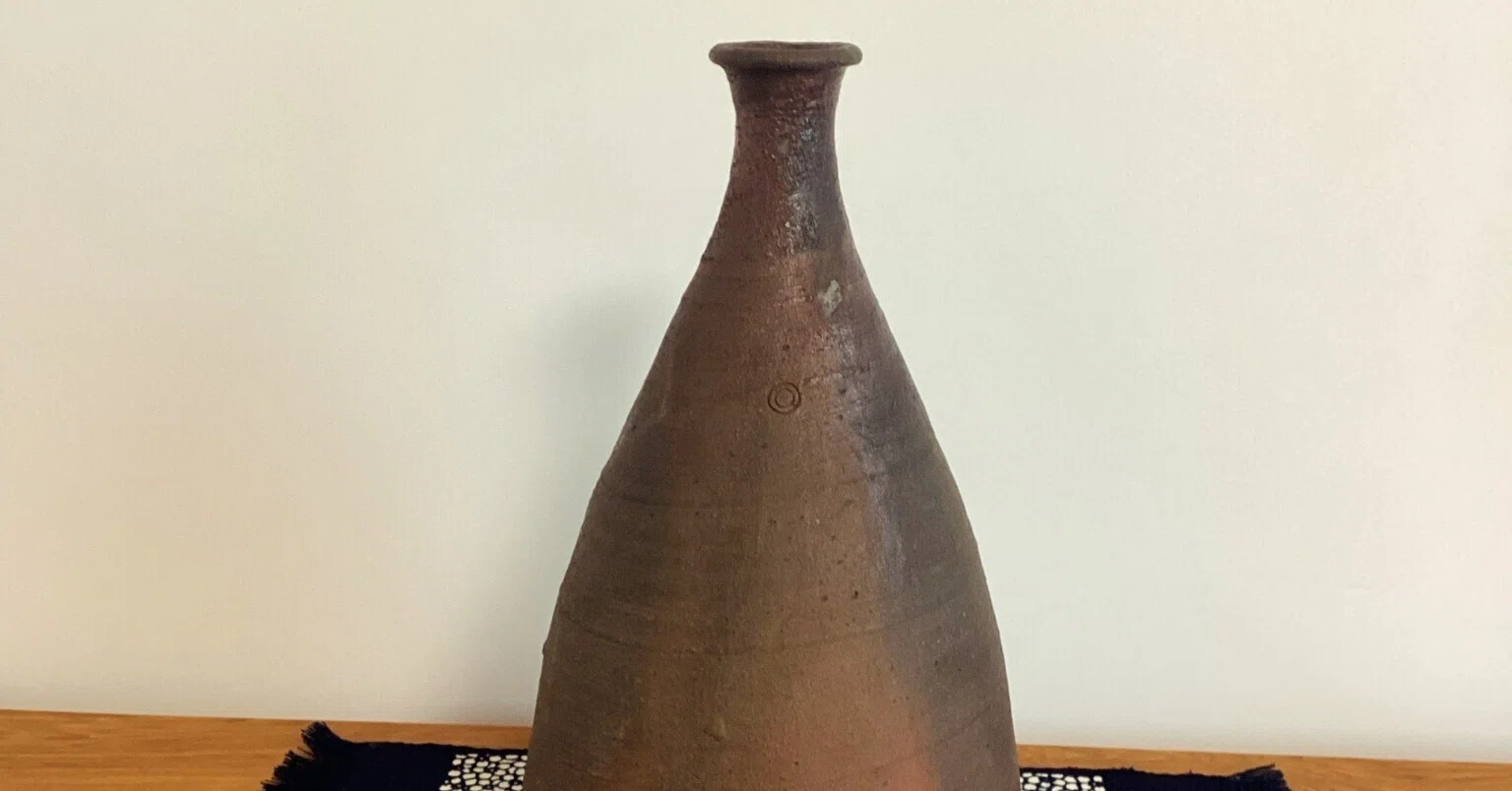 桃山古備前】本物の織部好みの古備前徳利とは?桃山茶陶の見分け方や 桃山古備前】本物の織部好みの古備前徳利とは?桃山茶陶の見分け方や