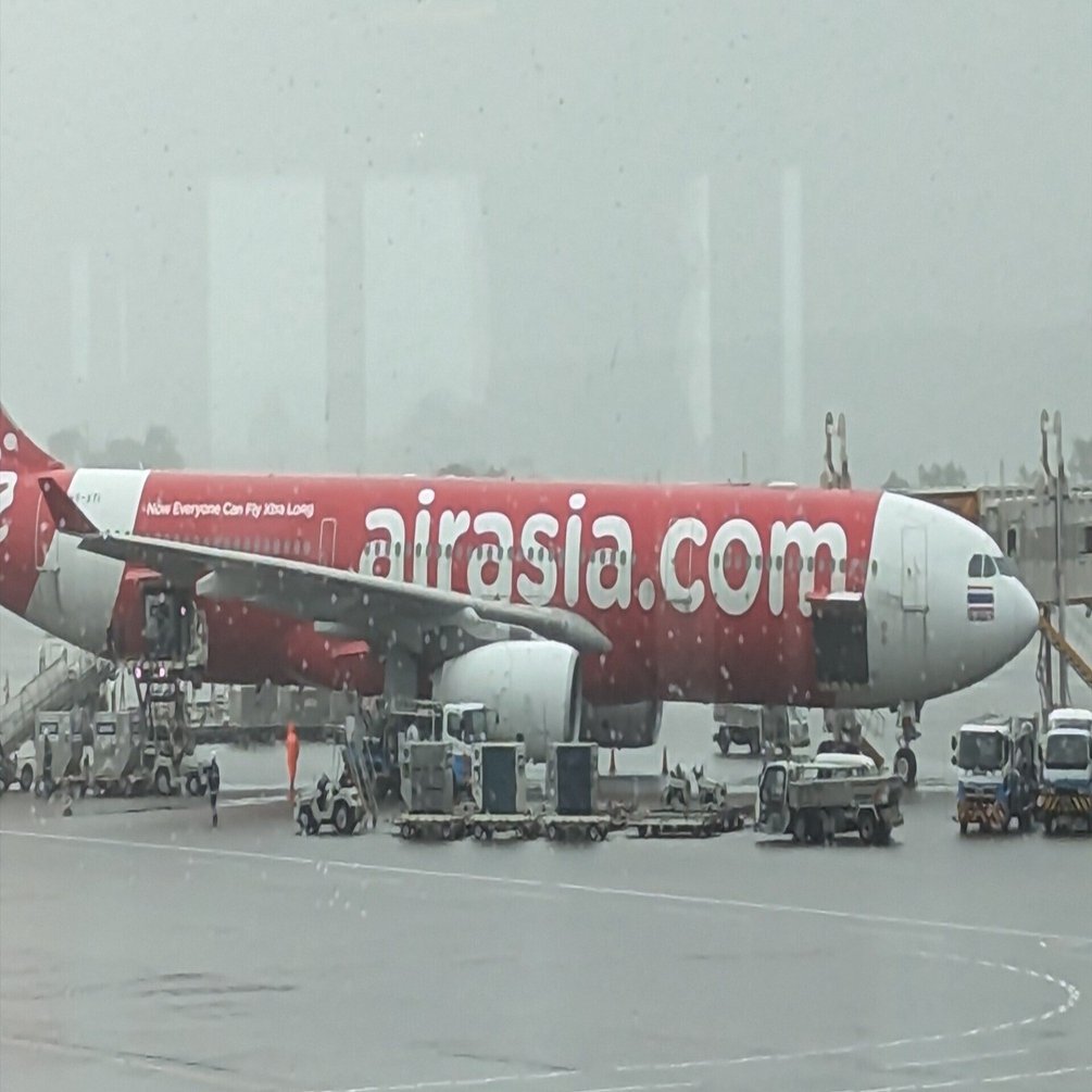 ５年ぶりバンコクD1-3】 タイ・エアアジアX感想5点（アテンダントは良かったが座席狭い）｜Yusuke（40代サバティカル旅行記）