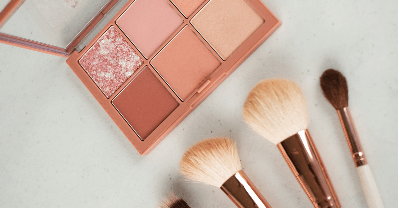 買ってよかった、偏愛デパコスコスメを集めてみた｜mayu | 文フリ東京E-65