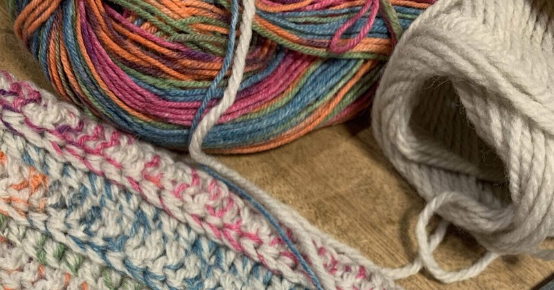 編み物｜冬物毛糸の賞味期限が来るのでグラニースクエアを編んだりニット帽を編んだり