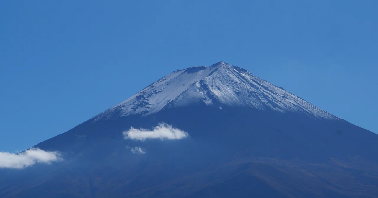 Words of Zen 禅語（52） 青山元不動 白雲自去来（せいざんもとうごか