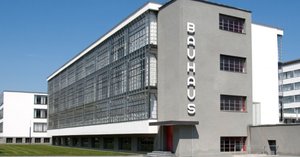 建築家ヴァルター・グロピウス-モダニズムという自由なデザイン理念