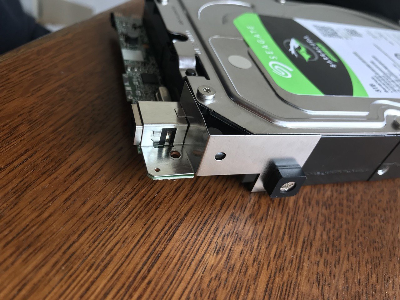 I-O DATA 外付けハードディスク(HDCZ-UT8KC)解体→HDD外付け I-O DATA 外付けハードディスク(HDCZ-UT8KC)解体→HDD外付け