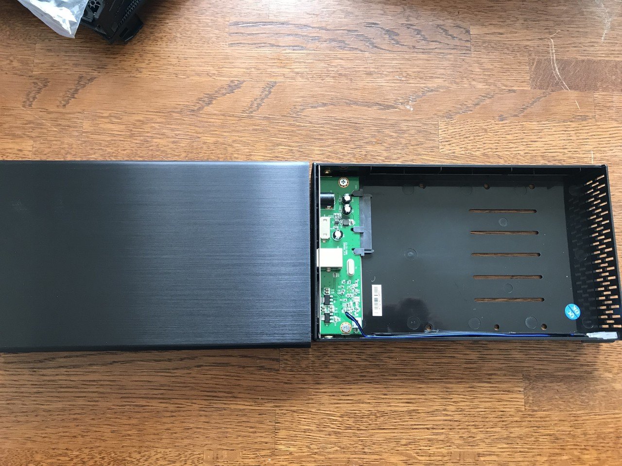 I-O DATA 外付けハードディスク(HDCZ-UT8KC)解体→HDD外付け I-O DATA 外付けハードディスク(HDCZ-UT8KC)解体→HDD外付け