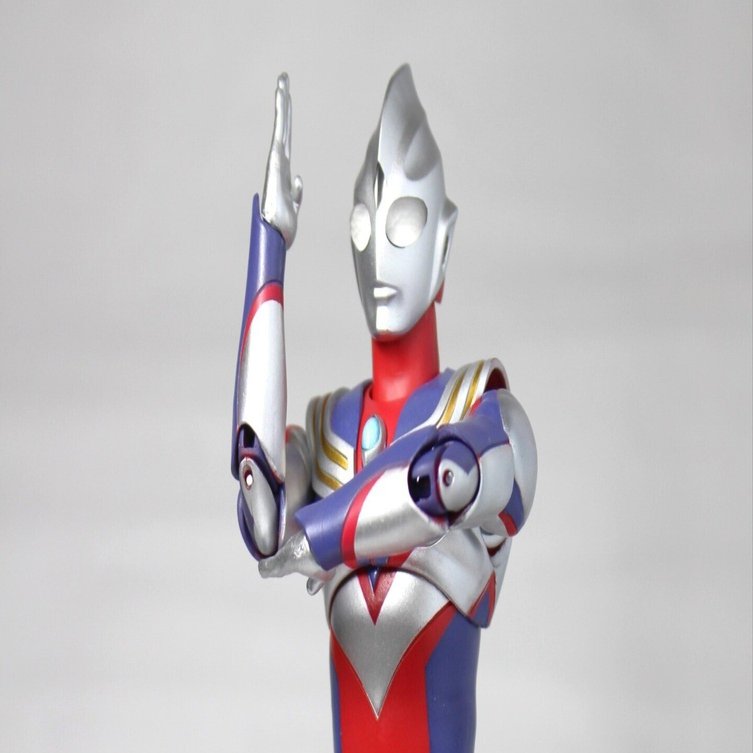 S.H.Figuarts真骨彫　ウルトラマンティガ　リペイント S.H.Figuarts真骨彫 ウルトラマンティガ リペイント 真骨彫ティガの