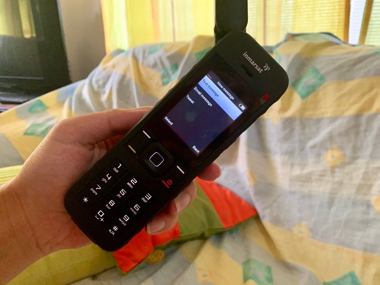 ハリケーンに備えて衛星電話のテストをしたんだけどね｜yuki oka