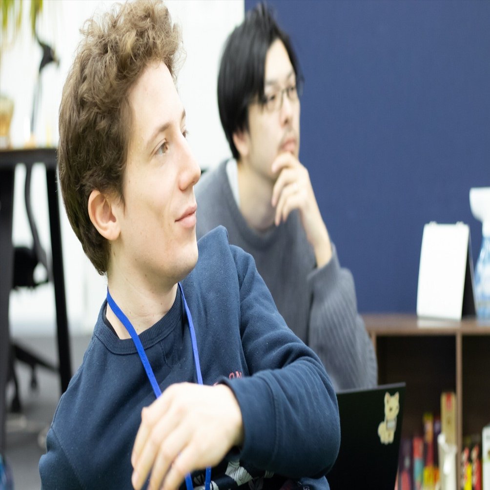 インタビュー】「科学の探求と社会実装の両立へ」サムさんにポスドクからMLエンジニア転身の理由を聞いてみた｜株式会社ELYZA 公式ブログ