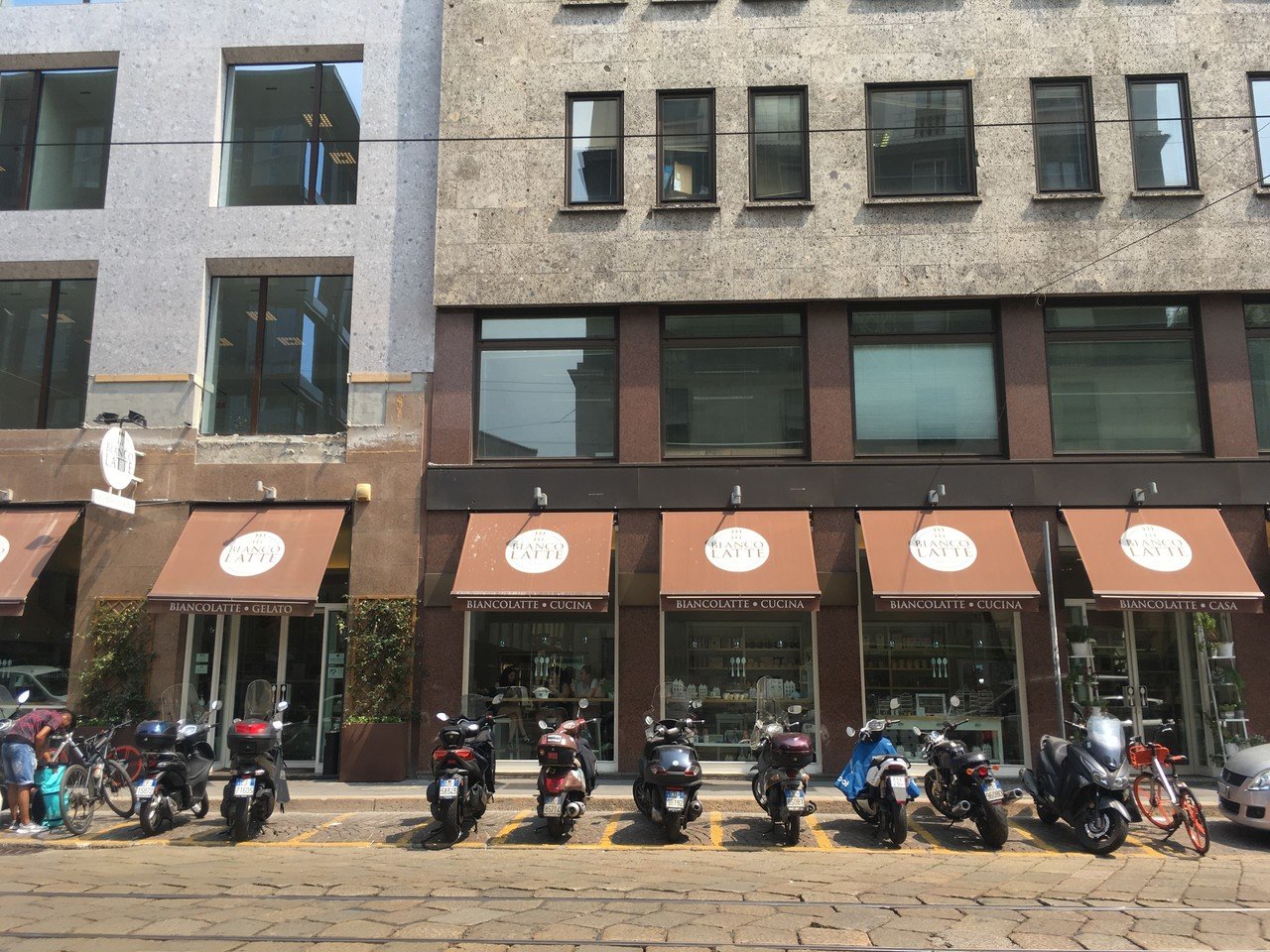 ビアンコ ラッテ Bianco Latte 在ミラノ日本国総領事館近くのバール レストラン Nao Masunaga Note ビアンコ ラッテ Bianco Latte 在ミラノ日本国総領事館近くのバール レストラン Nao Masunaga Note