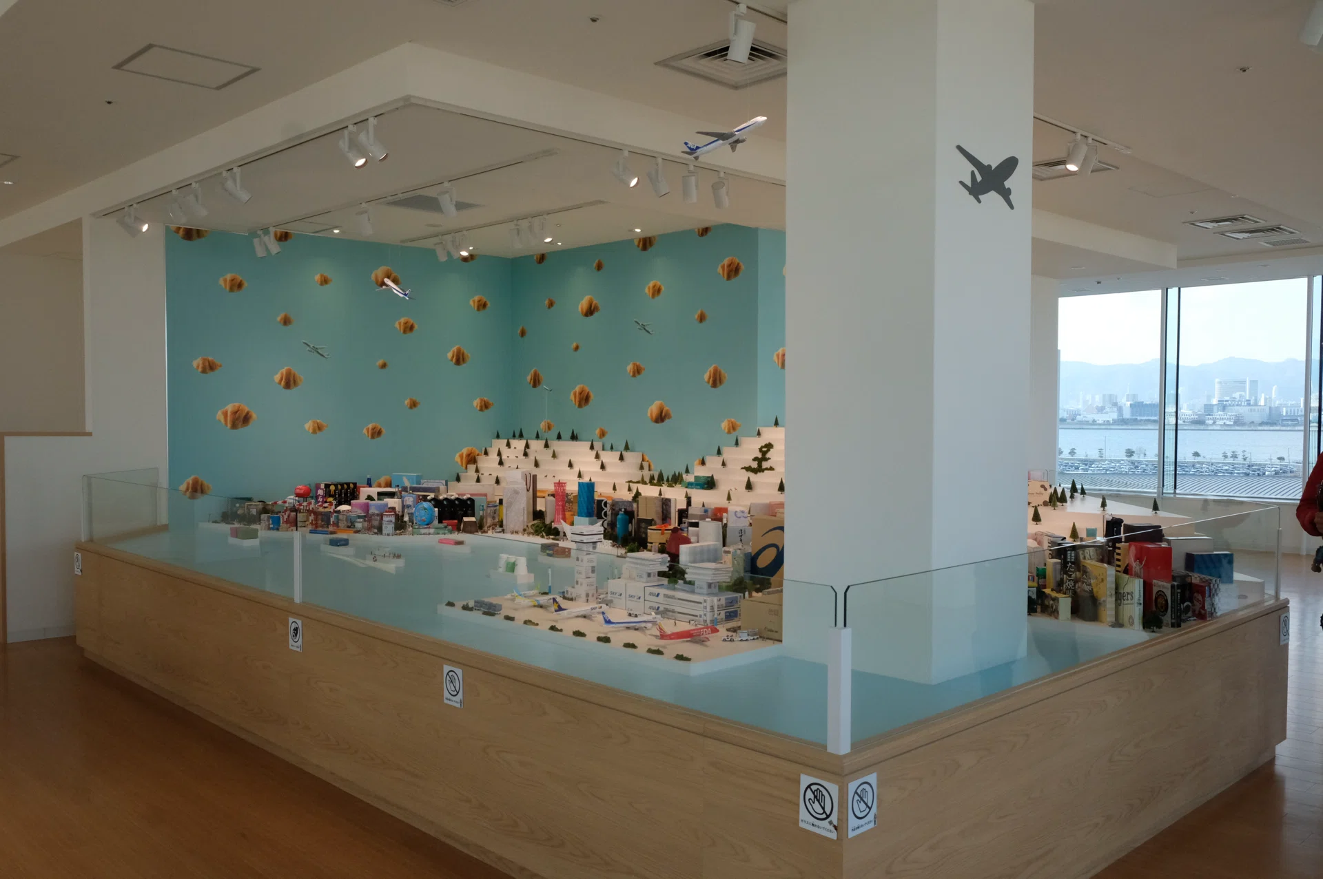 MINIATURE LIFE展 田中達也 見立ての世界 ＠阪急神戸店・神戸空港