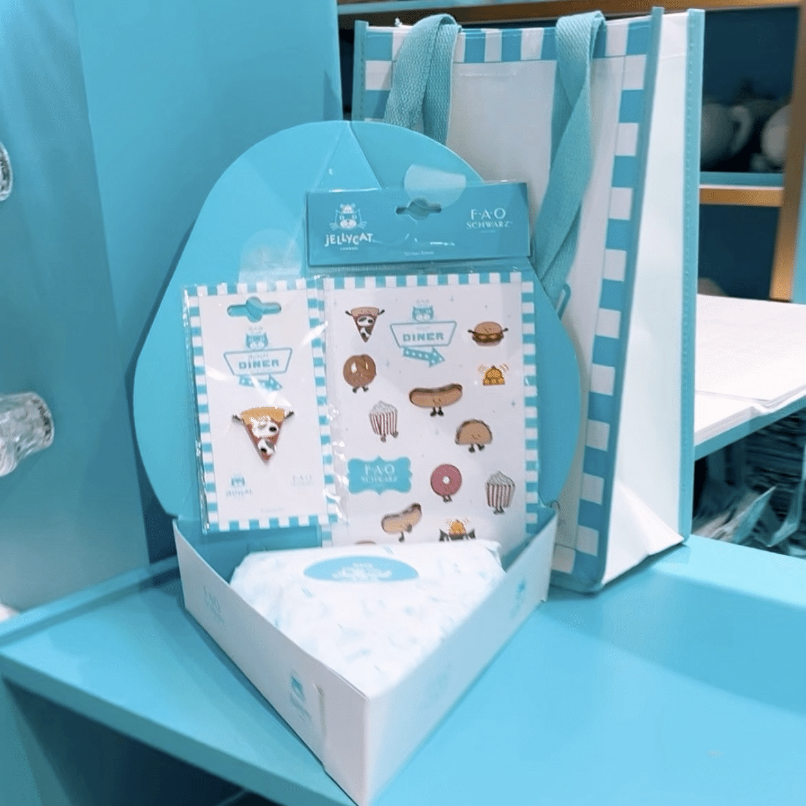 NY旅行】Jellycat Dinerの詳細 & NYオススメぬいぐるみ編|ハチ NY旅行】Jellycat Dinerの詳細 & NYオススメぬいぐるみ編|ハチ