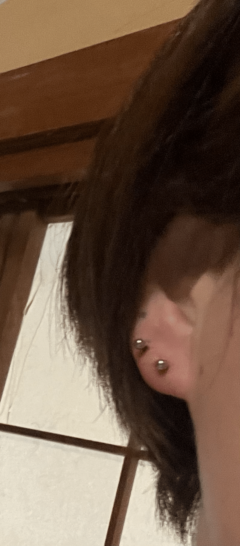 20年ぶりに、ピアスを開けた(4つ)✨️✨️✨️✨️｜まい