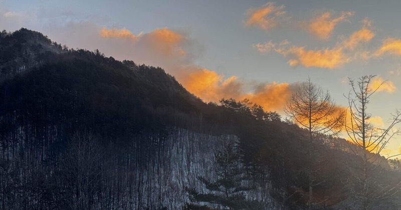 朝　目覚めれて雪景色