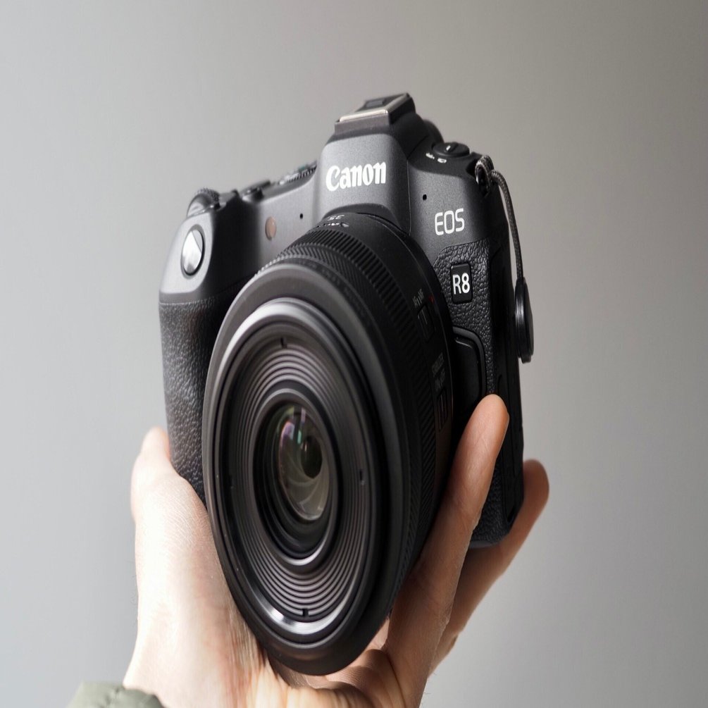 国産メーカー・フルサイズセンサーミラーレスカメラデビュー: キャノン