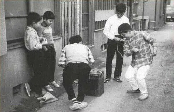白黒写真で見るベーゴマ（ベーゴマ考59）｜『あそび』と『まなび』研究所