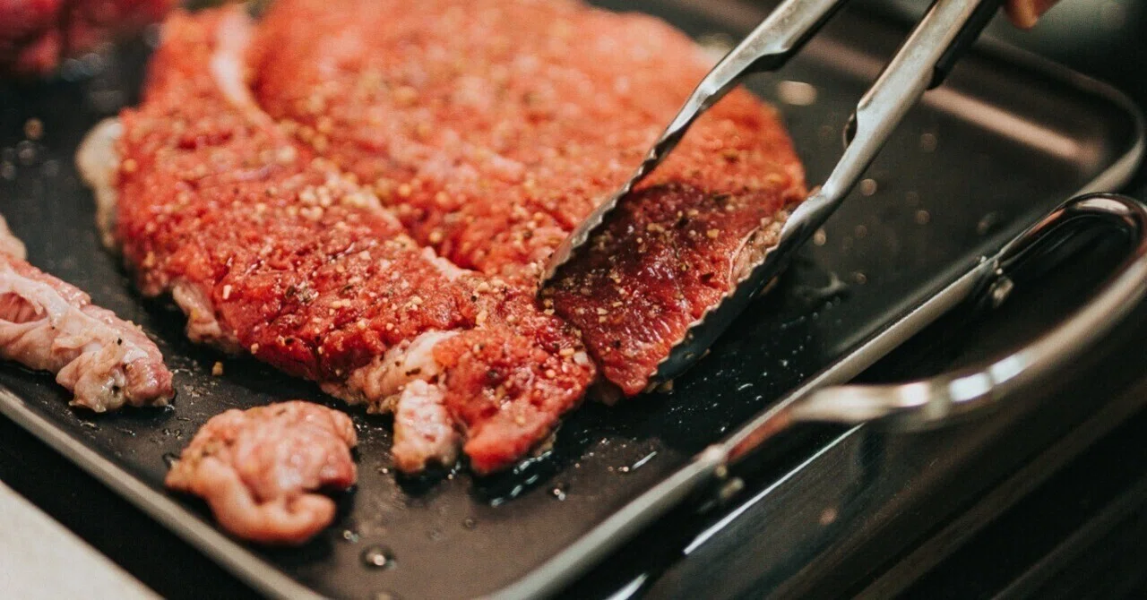 自宅で楽しむ本格焼肉！溶岩プレートの使い方とお手入れテクニック 