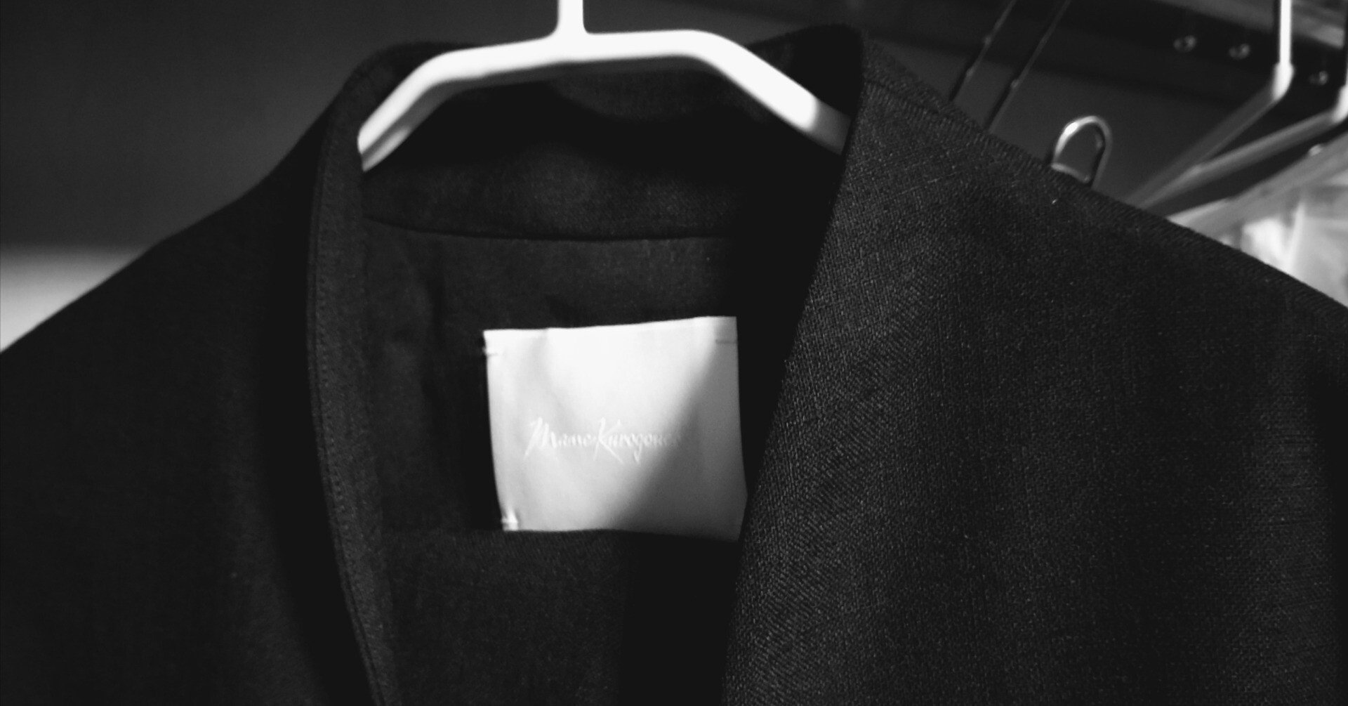 マメクロゴウチの美術館ジャケット｜うおとら