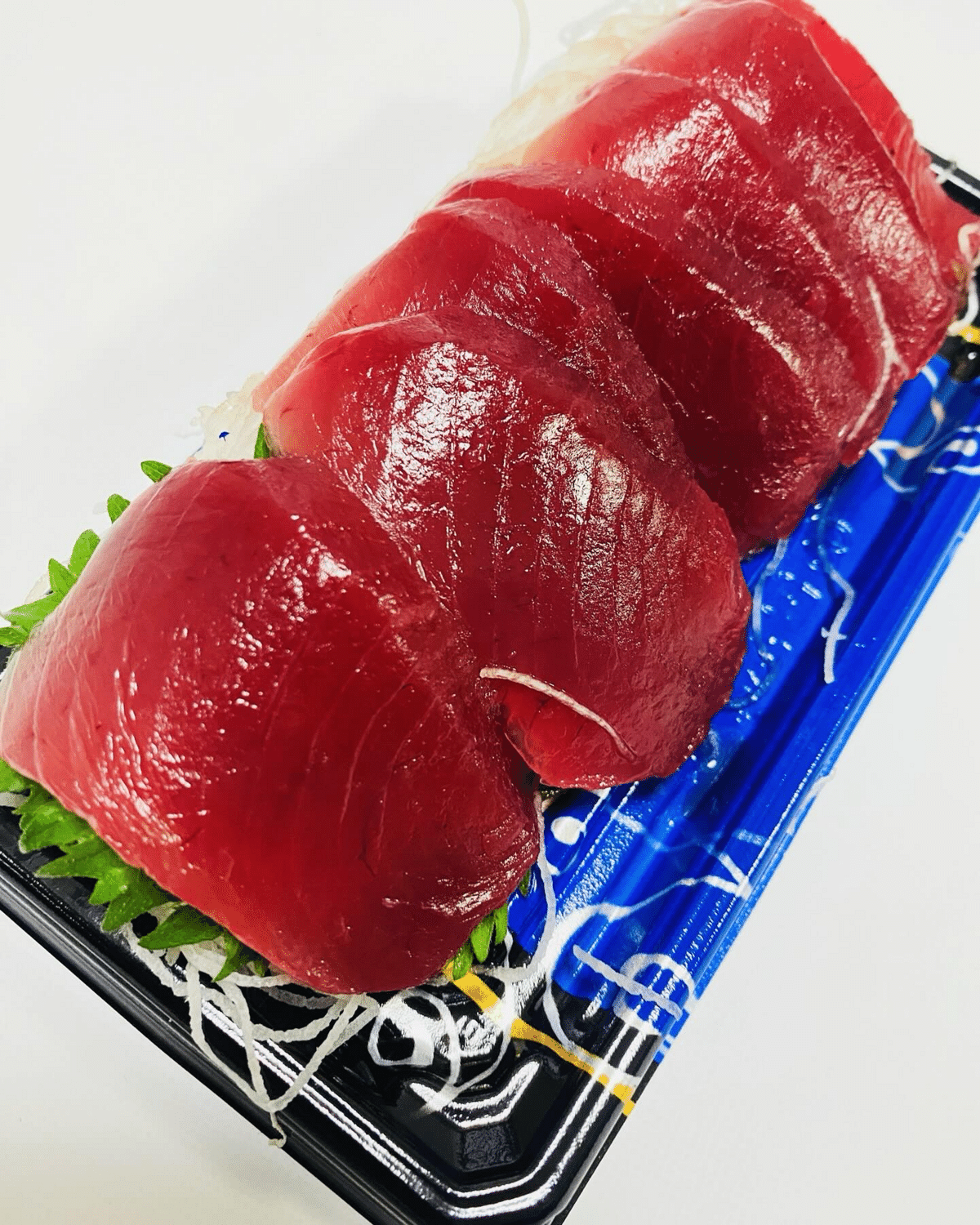 カツオの刺身にマルサネ!|るもわ脛(すね) カツオの刺身にマルサネ!|るもわ脛(すね)