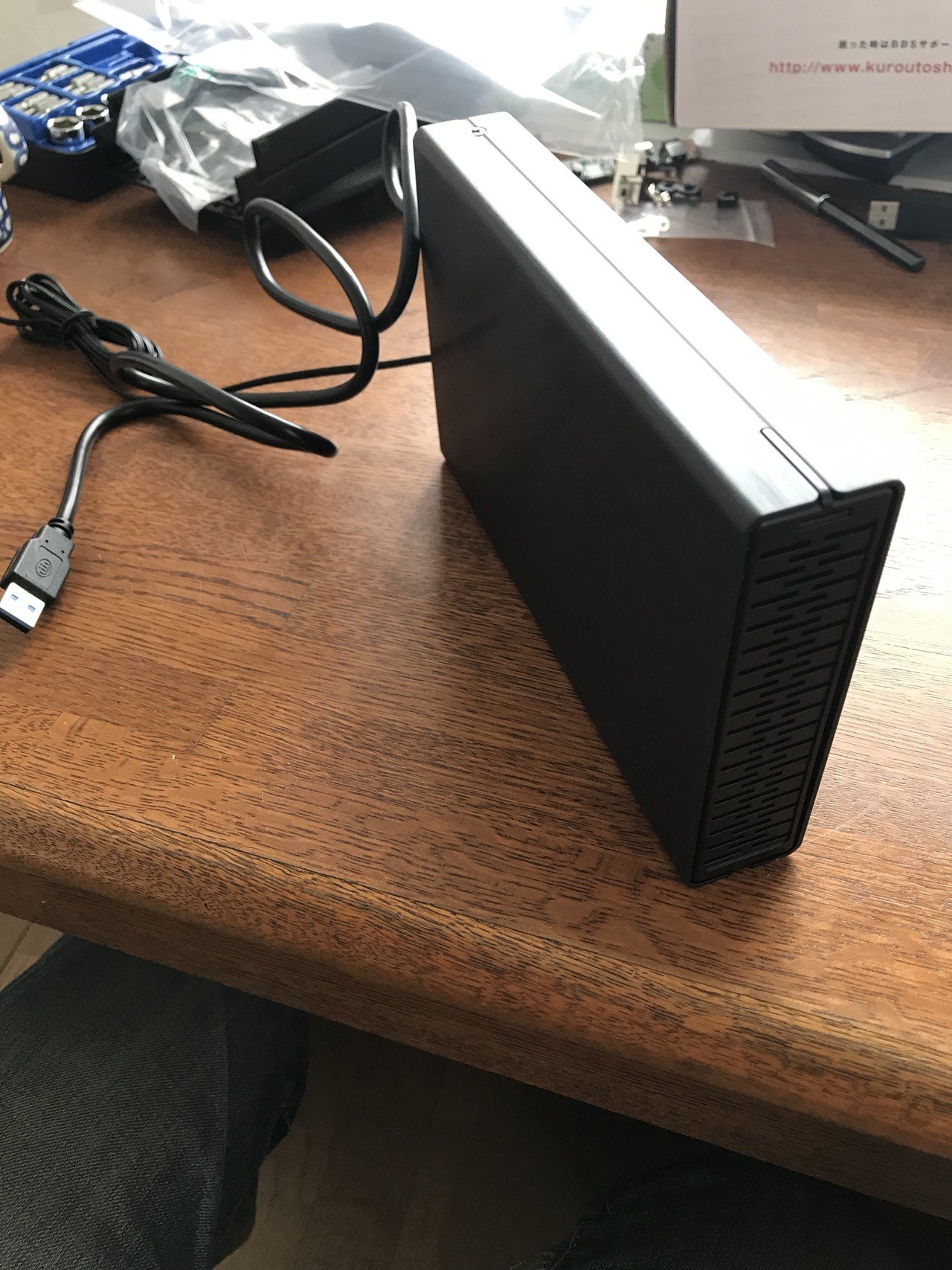 I-O DATA 外付けハードディスク(HDCZ-UT8KC)解体→HDD外付け I-O DATA 外付けハードディスク(HDCZ-UT8KC)解体→HDD外付け