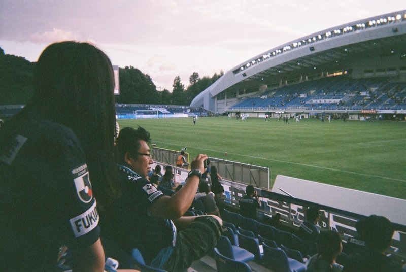 初めてのサッカー観戦をする女子高生2人組に 写ルンです を渡してみた 龍 恭平 Ryu Kyohei 21 Note 初めてのサッカー観戦をする女子高生2人組に 写ルンです を渡してみた 龍 恭平 Ryu Kyohei 21 Note