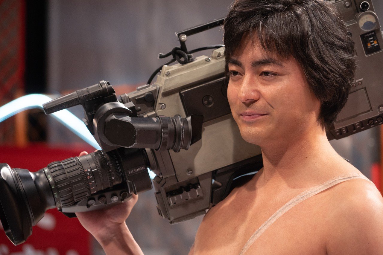 FACE × 全裸監督のビニール製フィギュアが624体限定でリリース